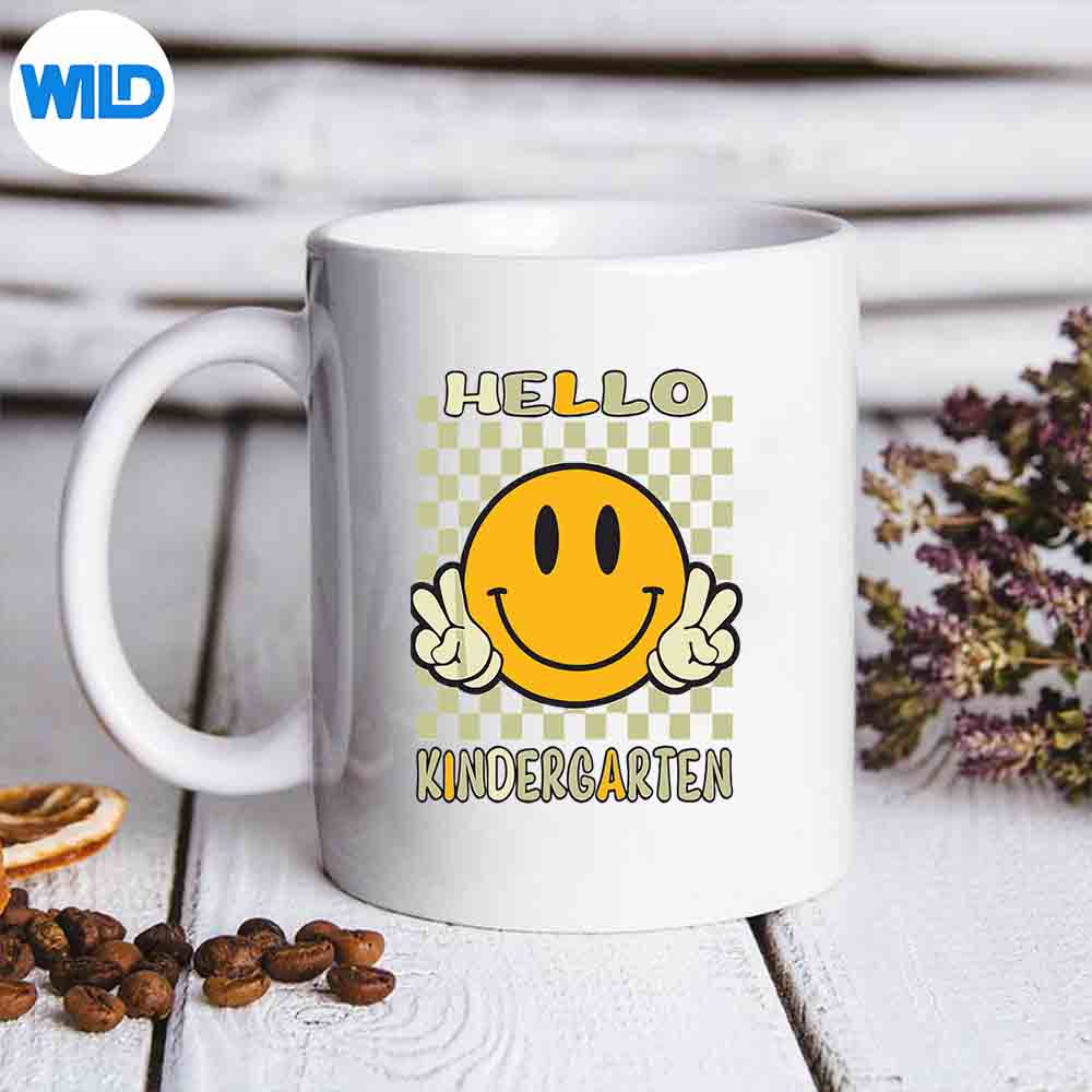 HelloKindergartenRetroSmileTeachersBackToSchoolmug