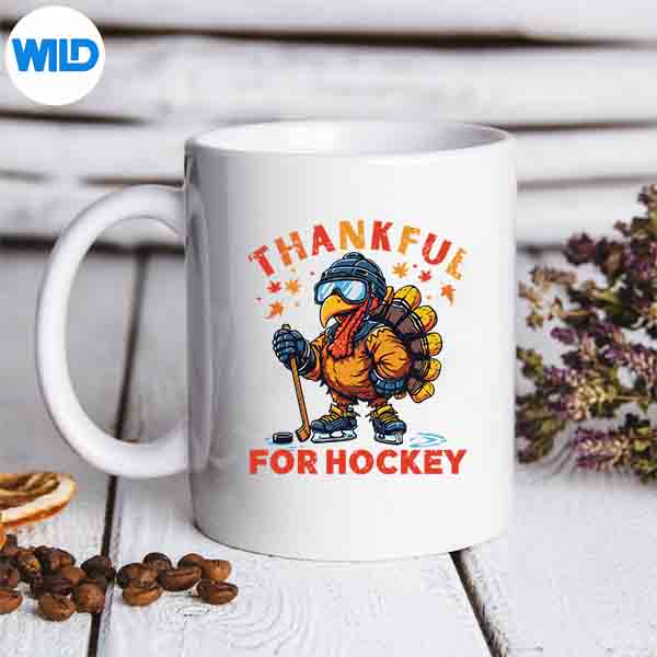 TurkeyPlayingIceHockeyHappyThanksgivingTurkeyDaymug