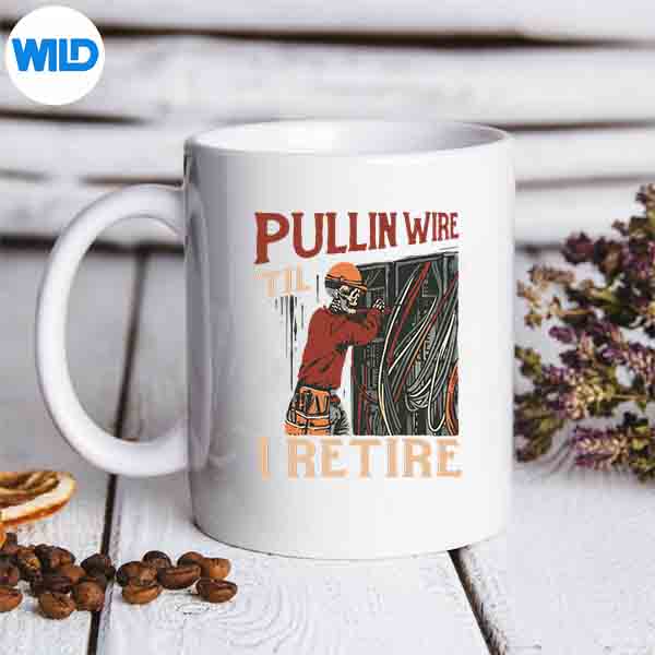 PullinWireTilIRetireSkeletonElectricianVintagemug
