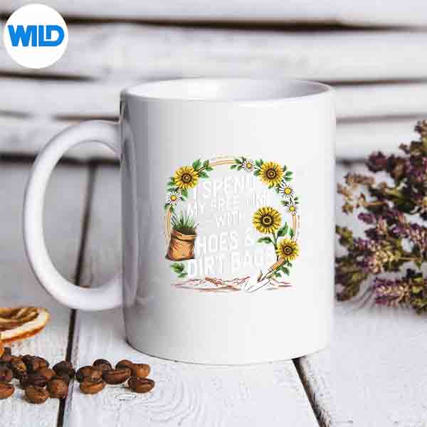 ISpendMyFreeTimeWithHoesDirtBagsGardeningmug