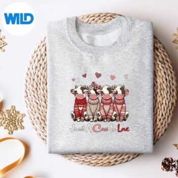 JustACowInLoveValentinesDayGroupCowsFarmersweater